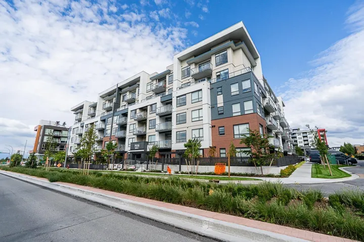 427 7936 206 STREET, Langley, British Columbia V2Y3X8