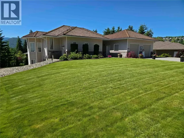2519 Golf View Crescent, Blind Bay, British Columbia V0E1H2