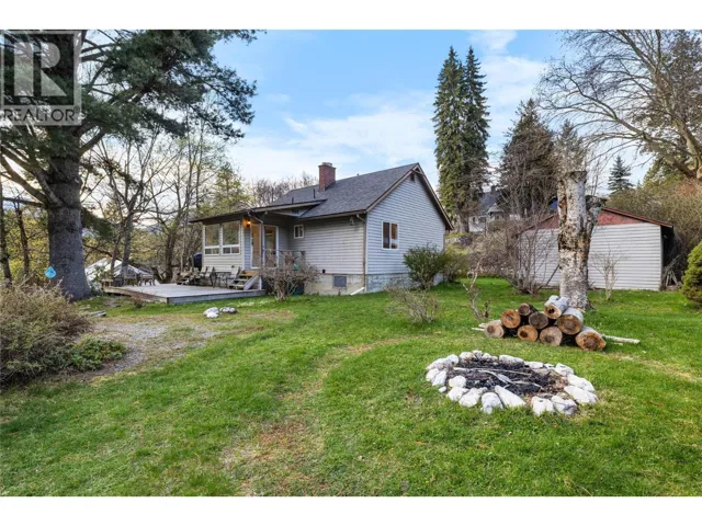 321 GOLF VIEW Street, Riondel, British Columbia V0B2B0