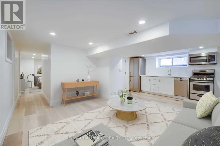 24 BARRINGTON AVENUE, Toronto (East End-Danforth), Ontario M4C4Y7