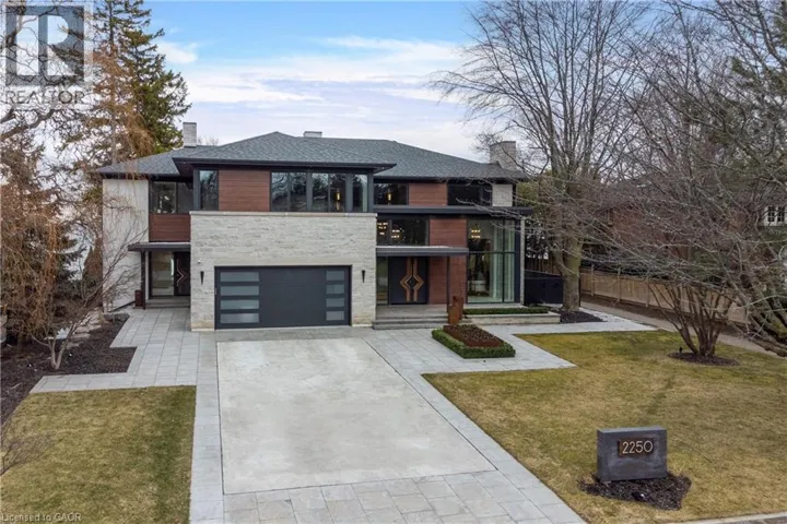 2250 CHANCERY Lane W, Oakville, Ontario L6J6A3