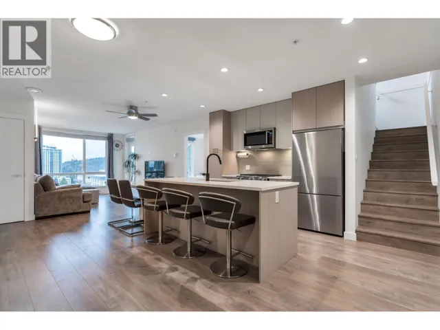 611 707 COMO LAKE AVENUE, Coquitlam, British Columbia V3J0J5