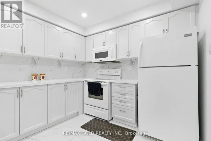 40 BLUE SPRUCE STREET, Brampton (Sandringham-Wellington), Ontario L6R1C5