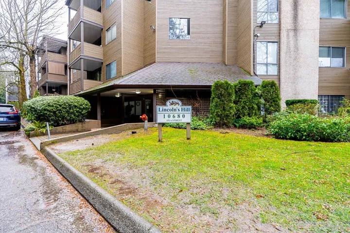 203 10680 151A STREET, Surrey, British Columbia V3R8T4