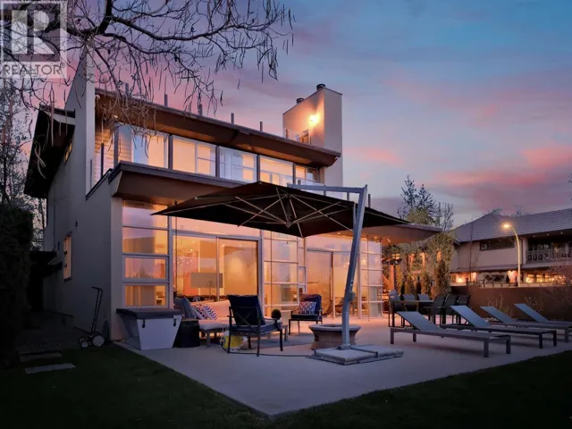 2096 Abbott Street, Kelowna, British Columbia V1Y1C6
