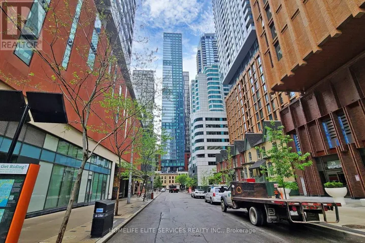 703 - 327 KING STREET W, Toronto (Waterfront Communities), Ontario M5V0W7