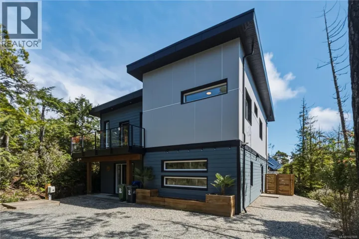 823 Lorne White Pl, Ucluelet, British Columbia V0R3A0