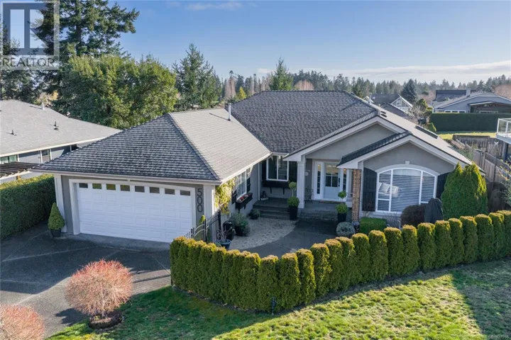 500 Muirfield Close, Qualicum Beach, British Columbia V9K2J9
