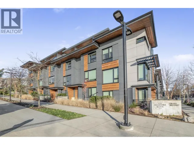 11 528 E 2ND STREET, North Vancouver, British Columbia V7L0G8