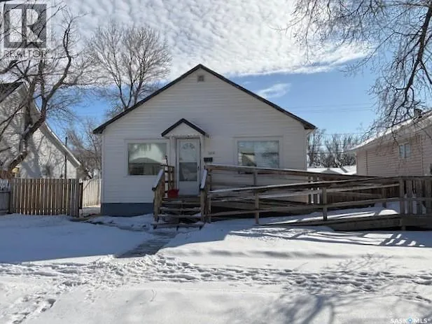 569 Ominica STREET E, Moose Jaw, Saskatchewan S6H0H2