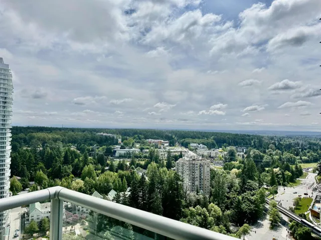 2805 9981 WHALLEY BOULEVARD, Surrey, British Columbia V3T0G6