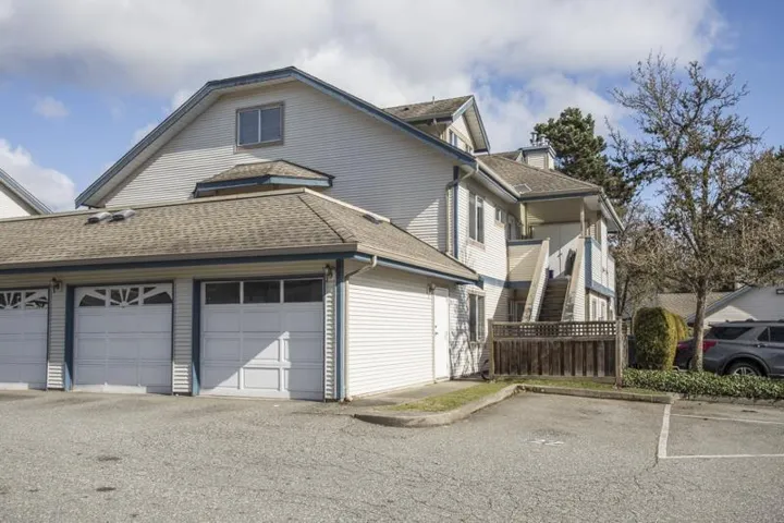 213 7837 120A STREET, Surrey, British Columbia V3W0W9