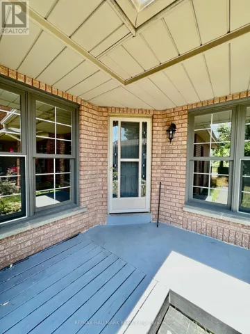 393 PICKERING CRESCENT, Newmarket (Gorham-College Manor), Ontario L3Y8G8