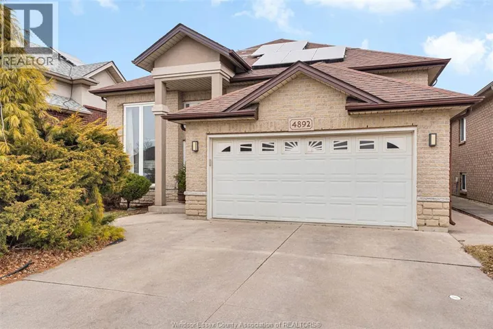 4892 Barcelona CRESCENT, Windsor, Ontario N9G3G1