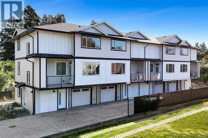 2 1559 Ash Rd, Saanich, British Columbia V8N2S9
