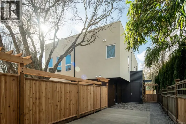 2 920 Island Rd, Oak Bay, British Columbia V8S2T9