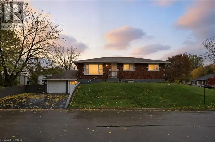 31 OAKWOOD Avenue, Simcoe, Ontario N3Y1H5