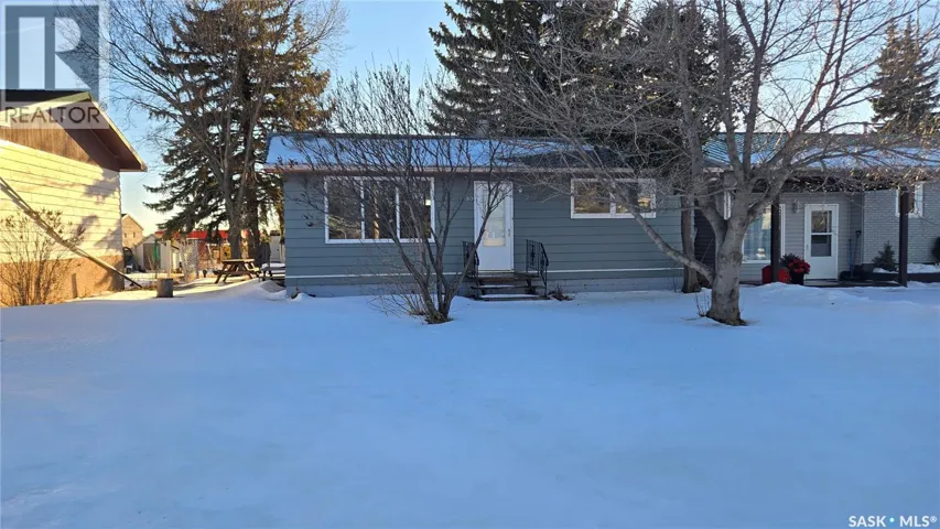 713 PROSPECT AVENUE, Oxbow, Saskatchewan S0C2B0