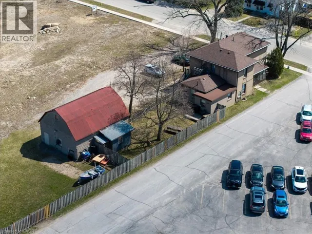 135 SHERWOOD Drive, Brantford, Ontario N3T1N8