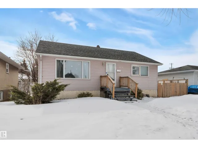 9851 67 AV NW, Edmonton, Alberta T6E0P3