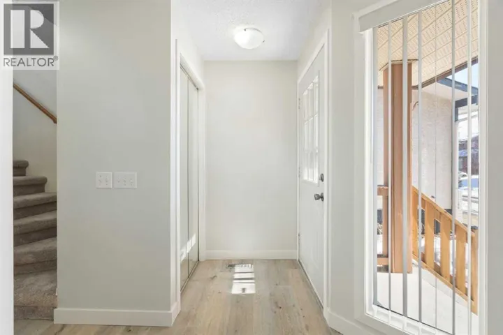 35 Shawmeadows Close SW, Calgary, Alberta T2Y1A5