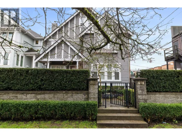 1732 KITCHENER STREET, Vancouver, British Columbia V5L2W3