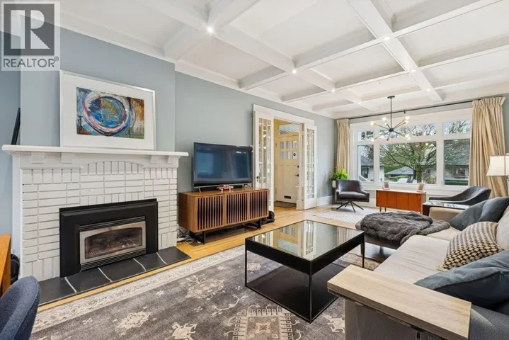 2075 W 48TH AVENUE, Vancouver, British Columbia V6M2P4