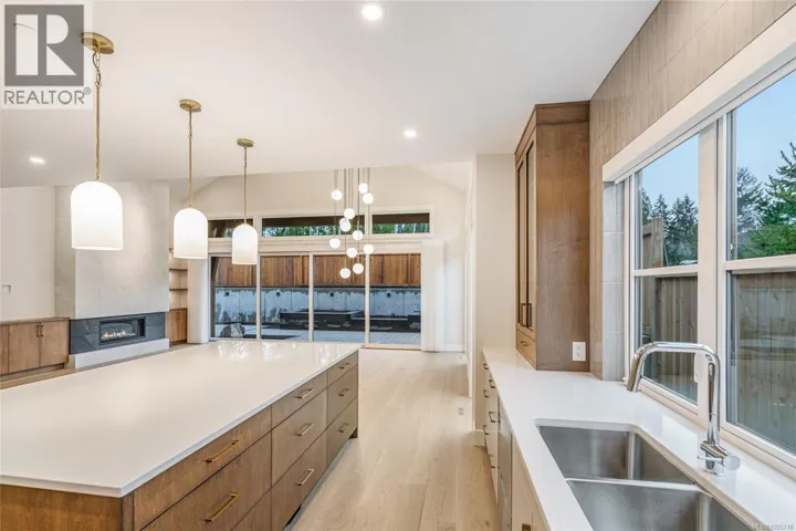 970 Flagstick Rd, Qualicum Beach, British Columbia V9K0B9