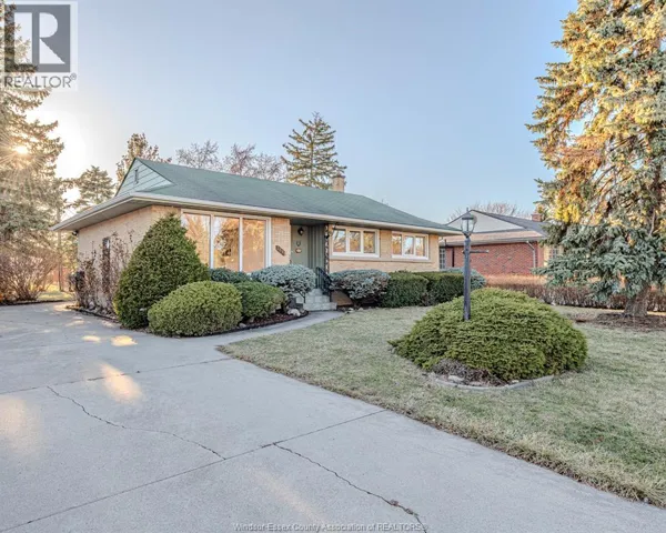 3891 LONGFELLOW, Windsor, Ontario N9G2B4