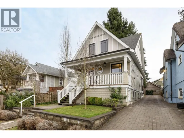 220 SIXTH AVENUE, New Westminster, British Columbia V3L1T6