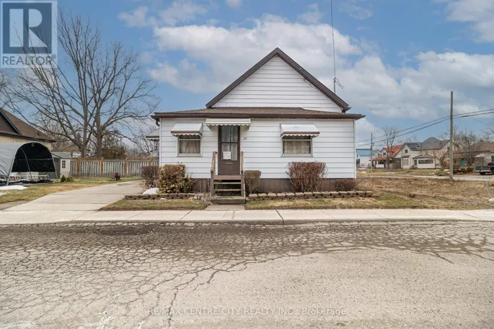 21 OWAISSA STREET, St. Thomas, Ontario N5P1T1