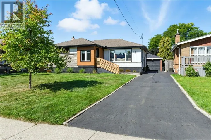 30 CLOKE Court, Hamilton, Ontario L8T1N5