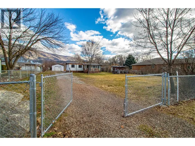 7171 ISLAND WAY Road, Oliver, British Columbia V0H1T7