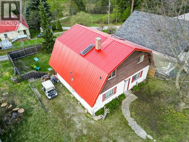 309 FOWLER Street, Riondel, British Columbia V0B2B0