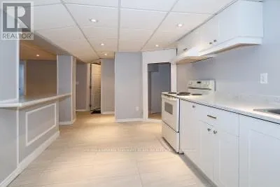 LOWER - 745 COXWELL AVENUE, Toronto (Danforth), Ontario M4C3C5