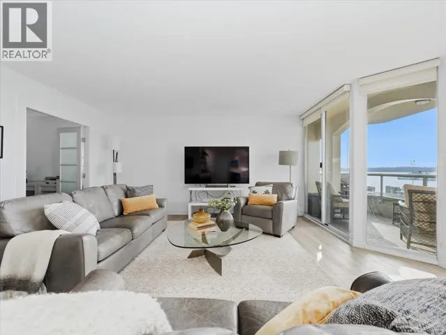 209 168 CHADWICK COURT, North Vancouver, British Columbia V7M3L4