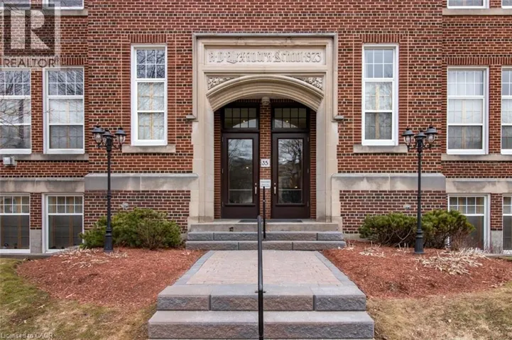 35 ALEXANDRA Avenue Unit# 103, Waterloo, Ontario N2L1L4
