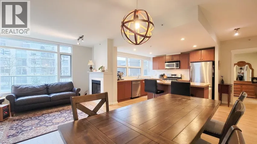 301 9266 UNIVERSITY CRESCENT, Burnaby, British Columbia V5A4Z1