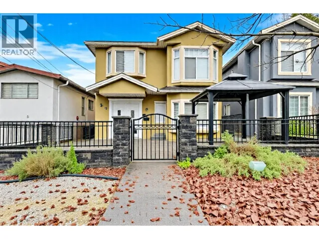 7332 1ST STREET, Burnaby, British Columbia V3N3S8