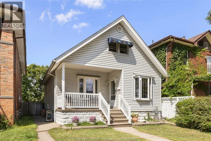86 HANNA STREET East, Windsor, Ontario N8X2M9