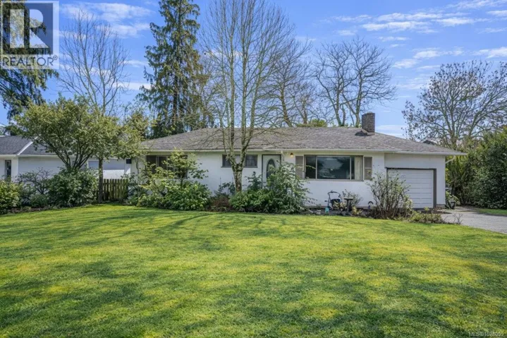 3313 Rolston Cres, Saanich, British Columbia V8Z4N9