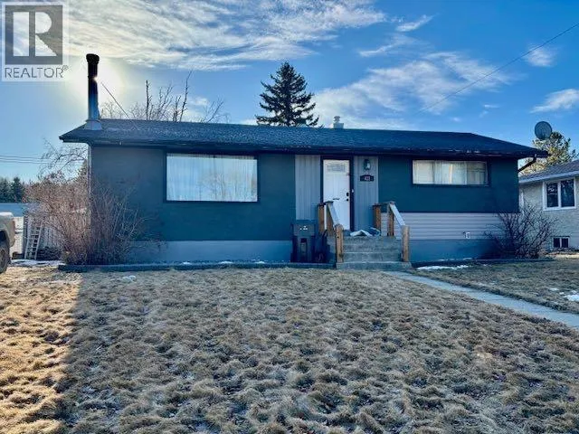 122 Willow Drive, Hinton, Alberta T7V1E3