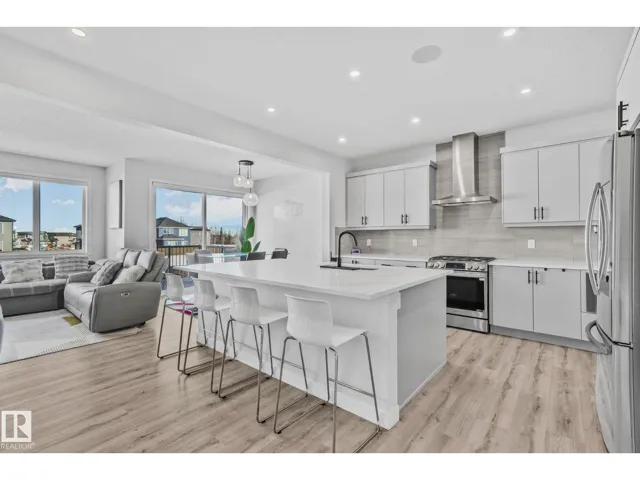 15816 29 AV SW, Edmonton, Alberta T5W4X4