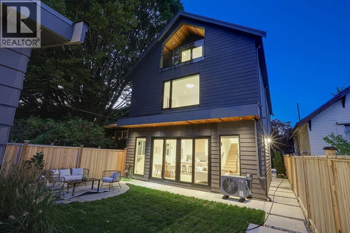 2 944 E 13 AVENUE, Vancouver, British Columbia V5T2L6