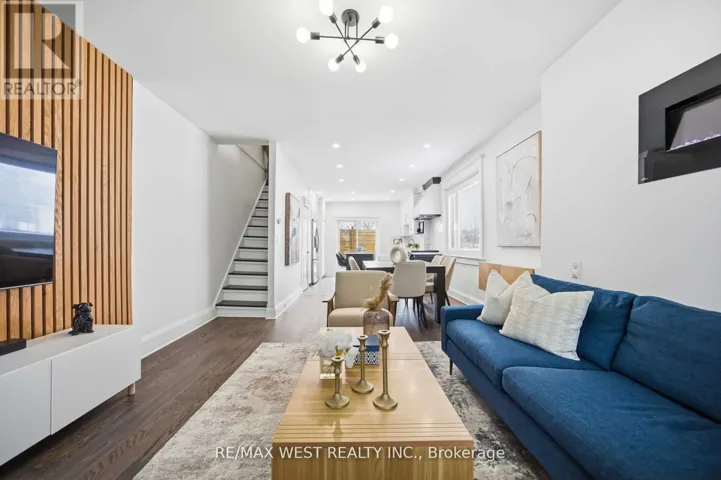 902 WOODBINE AVENUE, Toronto (Woodbine Corridor), Ontario M4C4B5