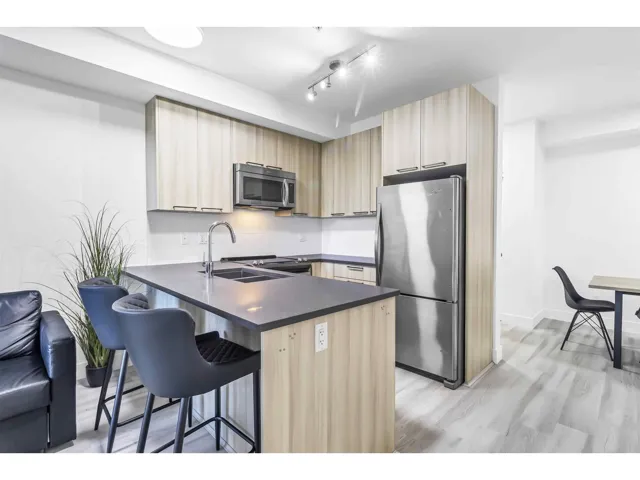 101 15628 104 AVENUE, Surrey, British Columbia V4N2J3