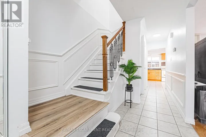 4 - 2220 UPPER MIDDLE ROAD, Burlington (Brant Hills), Ontario L7P3P4