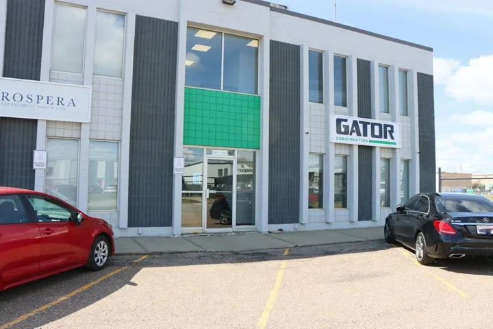 16813 113 Avenue NW, Edmonton, Alberta T5M2X2