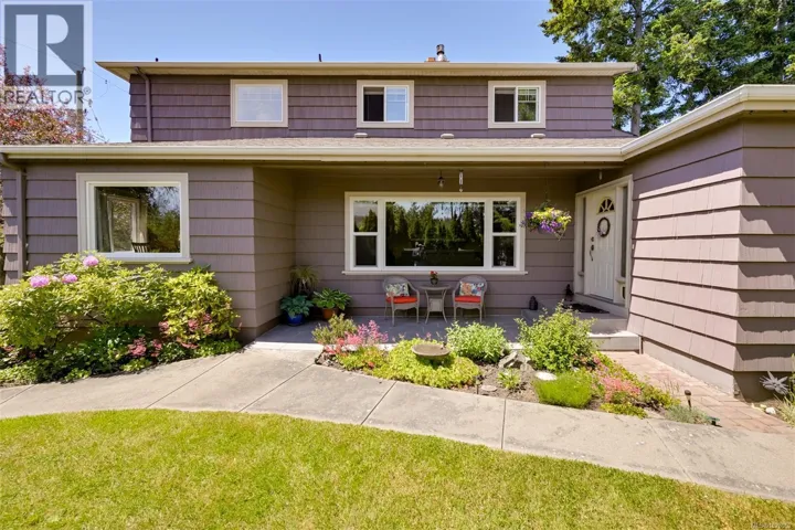 1718 Garnet Rd, Saanich, British Columbia V8P3C8