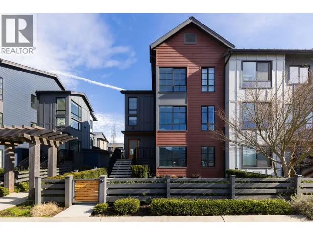 37995 HELM WAY, Squamish, British Columbia V8B2A1